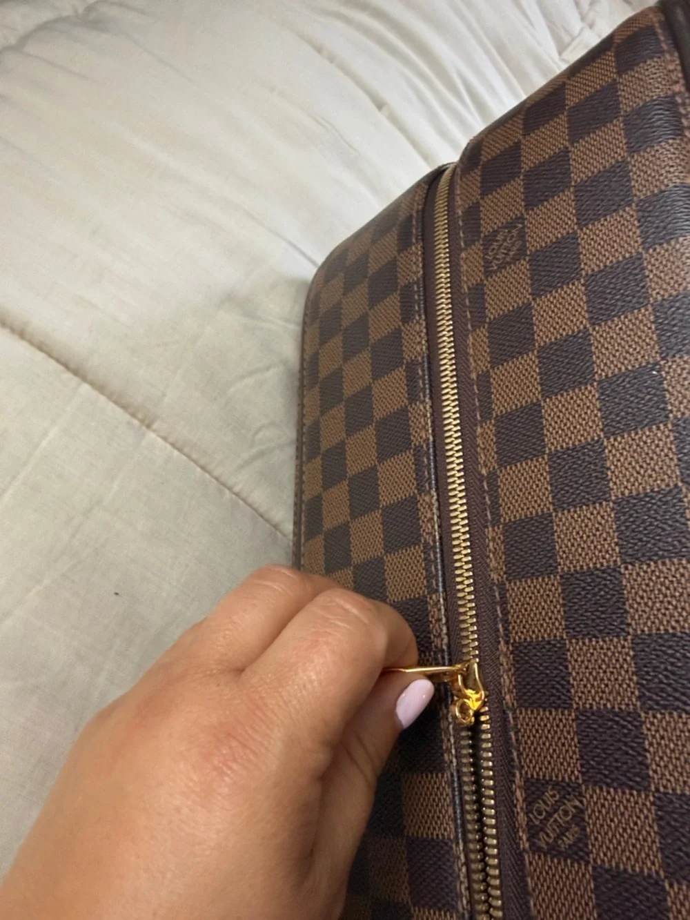 Louis Vuitton
Monogram Zephyr Hard Case Luggage Bag 55 Brown **** Zipper**** - Picture 14 of 14